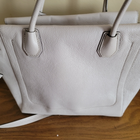 Michael Kors Shoulder Bag Tote pebbled leather w lock EUC - Picture 7 of 9